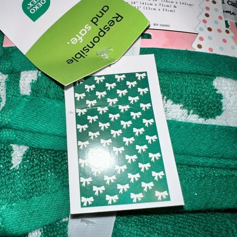 New Holiday Cupcakes and Cashmere 6 Piece Cotton BathTowel set green & white bow